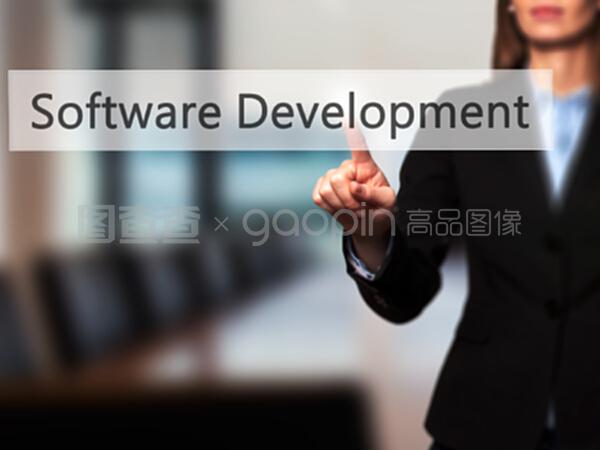 探索軟件開發(fā)新路徑 女商人按TOU按鈕，引領(lǐng)計(jì)算機(jī)軟件技術(shù)開發(fā)與銷售